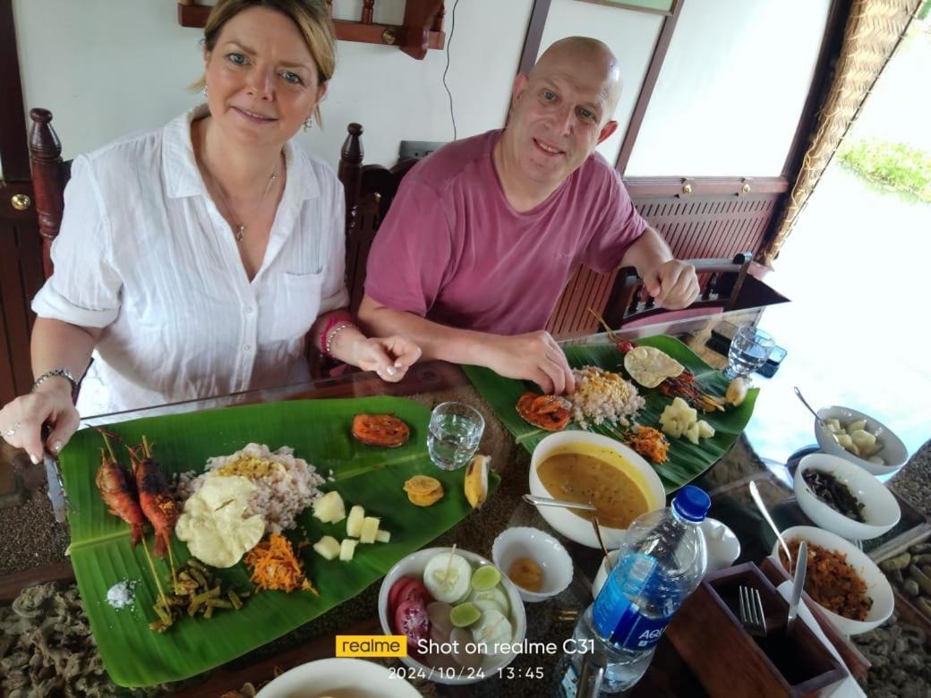 Thara'S Houseboat Hotel Alappuzha Eksteriør billede