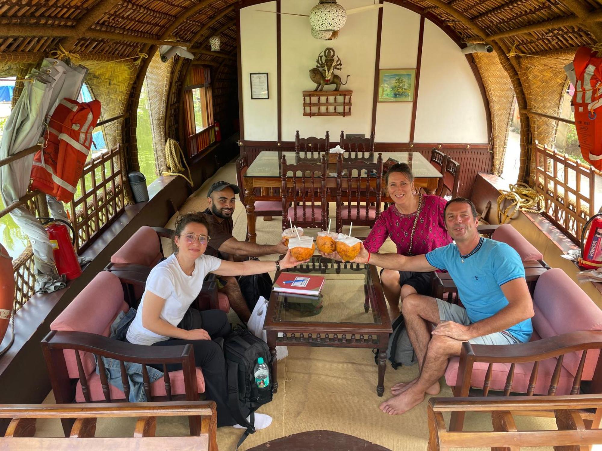 Thara'S Houseboat Hotel Alappuzha Eksteriør billede